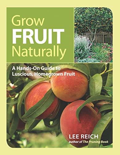 Beispielbild fr Grow Fruit Naturally : A Hands-On Guide to Luscious, Homegrown Fruit zum Verkauf von Better World Books