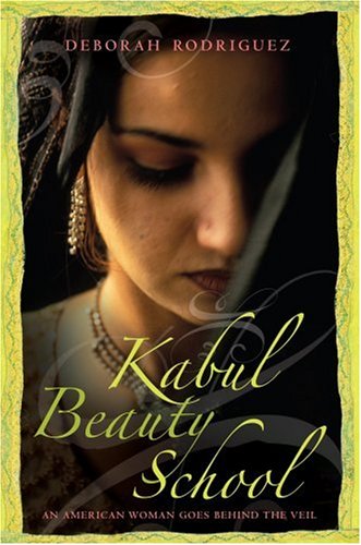9781602850095: Kabul Beauty School: An American Woman Goes Behind the Veil (Readers Circle Series)