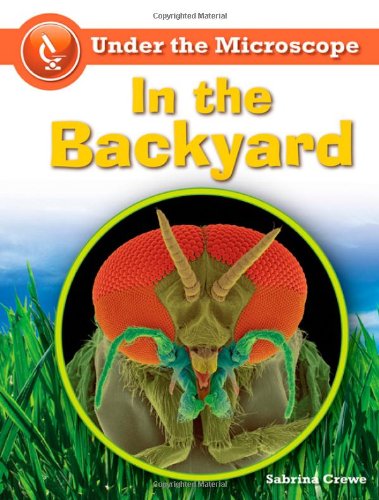 Imagen de archivo de In the Backyard a la venta por Better World Books