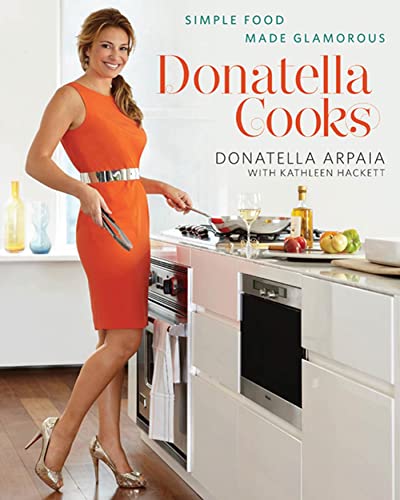 Imagen de archivo de Donatella Cooks a la venta por BookHolders