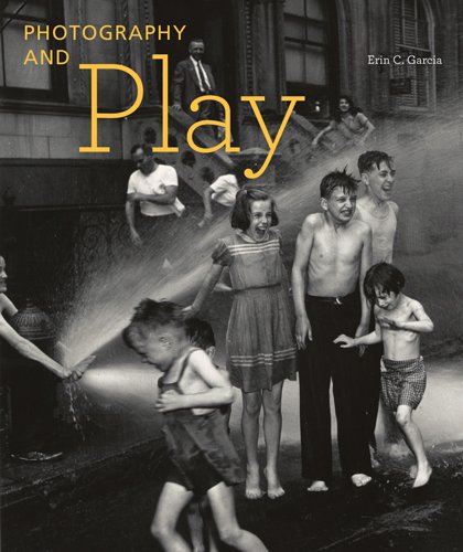 9781606061077: Photography and play /anglais (Getty Publications –)