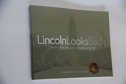 Imagen de archivo de Lincoln Looks Back a la venta por Bookmans