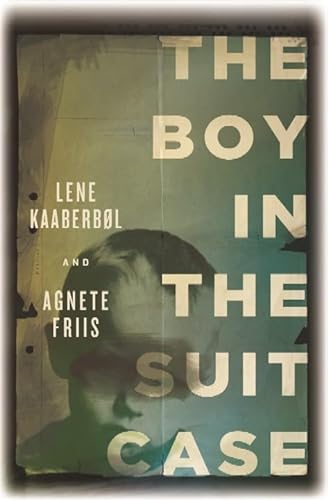 9781611733525: The Boy in the Suitcase (Center Point Platinum Mystery (Large Print))