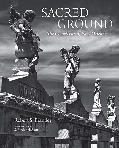 Beispielbild fr Sacred Ground: The Cemeteries of New Orleans (Stunning Duotone Photographs of New Orleans Legendary Cemeteries) zum Verkauf von Buchpark