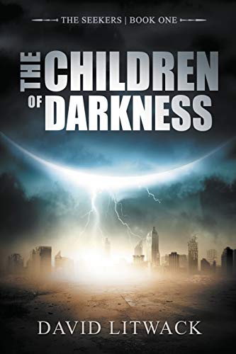 9781622534340: The Children of Darkness (1) (Seekers)
