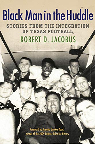 Imagen de archivo de Black Man in the Huddle: Stories from the Integration of Texas Football (Swaim-Paup Sports Series, sponsored by James C. '74 & Debra Parchman Swaim and T. Edgar '74 & Nancy Paup) a la venta por BGV Books LLC