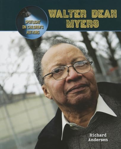 9781627122634: Walter Dean Myers (Spotlight on Children's Authors)