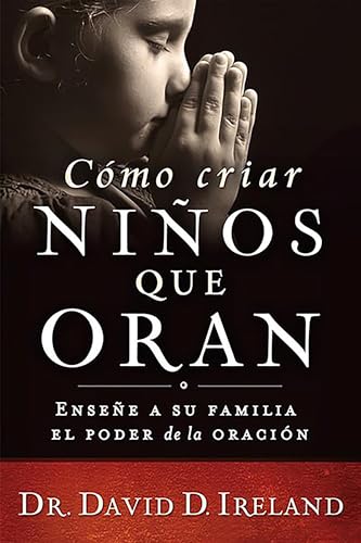 Stock image for C?mo criar ni?os que oran: Ense?e a su familia el poder de la oraci?n (Spanish Edition) for sale by SecondSale