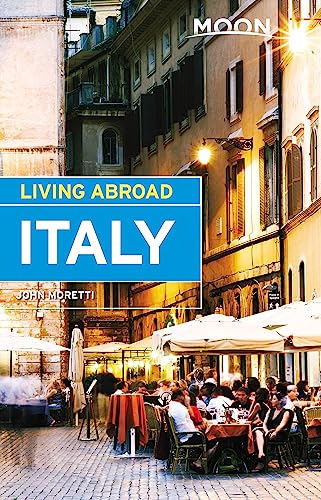 Imagen de archivo de Moon Living Abroad Italy a la venta por HPB-Emerald