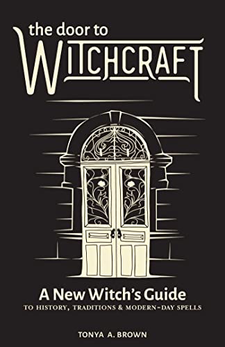 

The Door to Witchcraft: A New Witch's Guide to History, Traditions, and Modern-Day Spells [Soft Cover ]