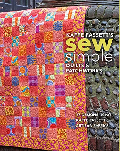 Beispielbild fr Kaffe Fassett's Sew Simple Quilts &amp; Patchworks zum Verkauf von Blackwell's