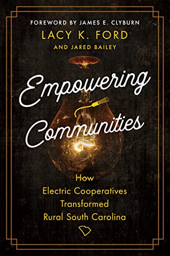 Imagen de archivo de Empowering Commmunities: How Electric Cooperatives Transformed Rural South Carolina a la venta por Dr. Books
