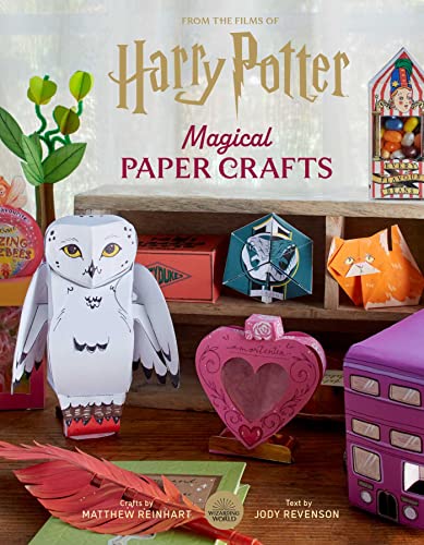 Beispielbild fr Harry Potter: Magical Paper Crafts: 24 Official Creations Inspired by the Wizarding World (Reinhart Studios) zum Verkauf von BooksRun