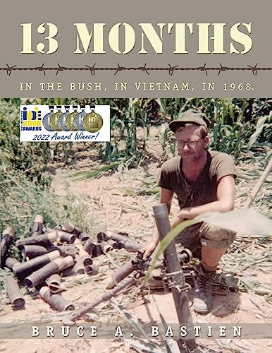 Imagen de stock para 13 Months: In the Bush, in Vietnam, in 1968
