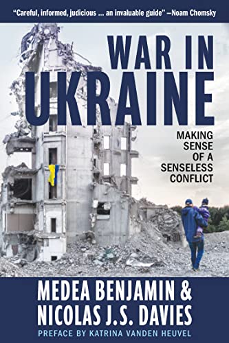 Imagen de archivo de War in Ukraine: Making Sense of a Senseless Conflict a la venta por AwesomeBooks