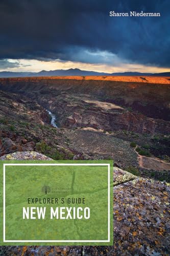 Imagen de archivo de Explorers Guide New Mexico (Explorers Complete) a la venta por KuleliBooks