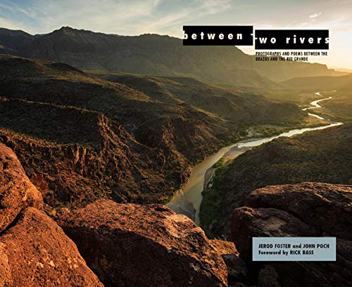 9781682830383: Between Two Rivers: Photographs and Poems between the Brazos and the Rio Grande (Grover E. Murray Studies in the American Southwest)