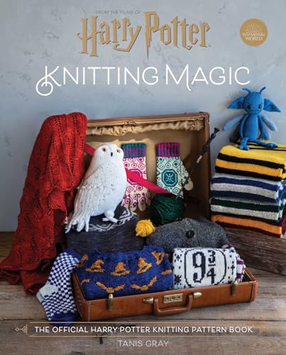 Imagen de archivo de Harry Potter: Knitting Magic: The Official Harry Potter Knitting Pattern Book a la venta por Goodwill