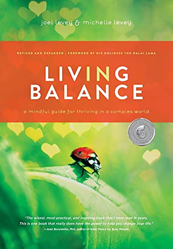 Imagen de archivo de Living in Balance : A Mindful Guide for Thriving in a Complex World a la venta por GreatBookPrices