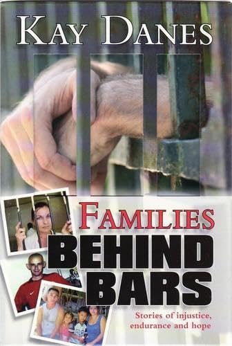 Beispielbild fr Families Behind Bars zum Verkauf von Books@Ruawai