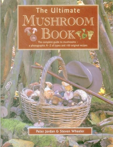 Imagen de archivo de The Ultimate Mushroom Book: The Complete Guide to Mushrooms - A Photographic A-Z of Types and 100 Original Recipes a la venta por Greener Books