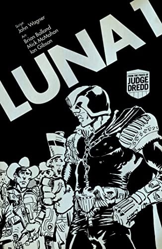 Imagen de archivo de Judge Dredd Luna 1 a la venta por WorldofBooks