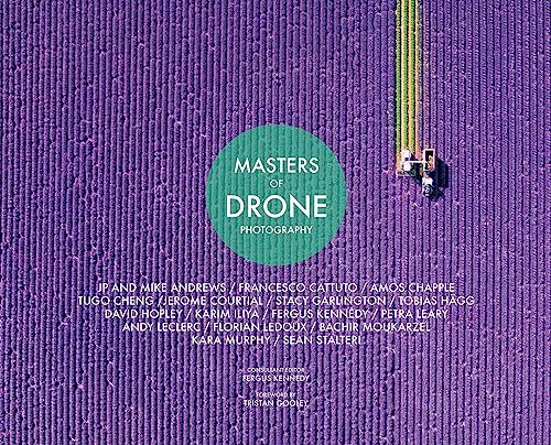 Beispielbild fr Masters of Drone Photography zum Verkauf von PlumCircle