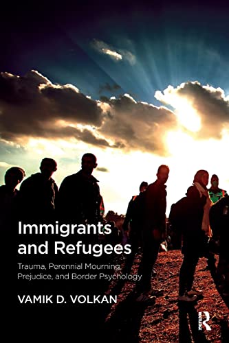 Beispielbild fr Immigrants and Refugees : Trauma, Perennial Mourning, Prejudice, and Border Psychology zum Verkauf von Better World Books