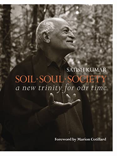 Beispielbild fr Soil  Soul  Society: A New Trinity for Our Time zum Verkauf von WorldofBooks