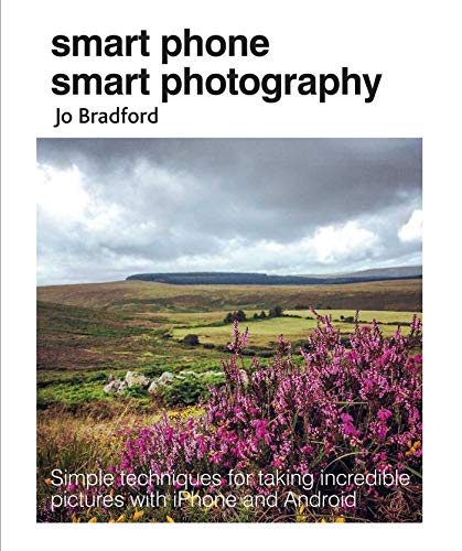 Beispielbild fr Smart Phone Smart Photography: Simple techniques for taking incredible pictures with iPhone and Android zum Verkauf von WorldofBooks