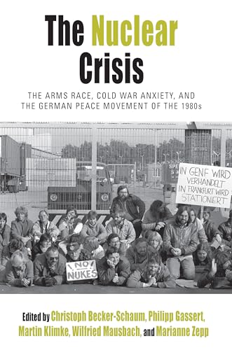 Imagen de archivo de Nuclear Crisis: The Arms Race, Cold War Anxiety, and the German Peace Movement of the 1980s (Protest, Culture & Society, 19) a la venta por WorldofBooks