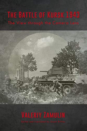 Imagen de archivo de THE BATTLE OF KURSK, 1943: THE VIEW THROUGH THE CAMERA LENS a la venta por Second Story Books, ABAA