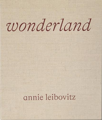 Stock image for Annie Leibovitz : Wonderland - - - - - - - - - [ dition de luxe ] [ ENGLISH TEXT ] for sale by Okmhistoire