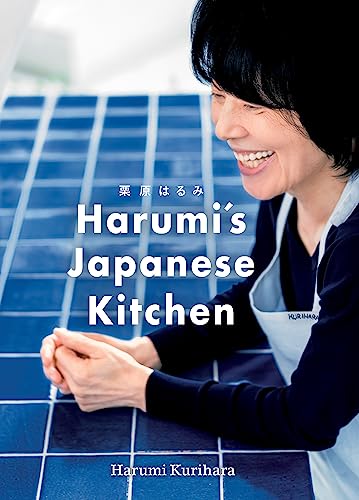 Imagen de archivo de Harumis Japanese Kitchen a la venta por Zoom Books Company