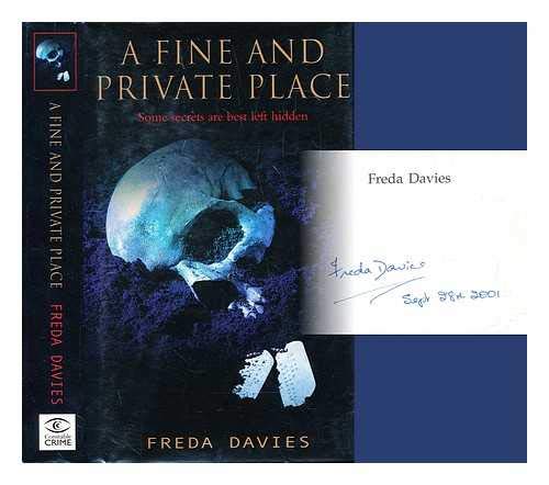 Imagen de archivo de A Fine and Private Place a la venta por Lyon's Den Mystery Books & More