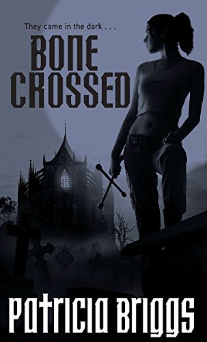 Beispielbild fr Bone Crossed: Mercy Thompson Book 4 zum Verkauf von WorldofBooks