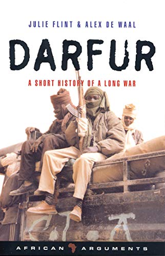 9781842776971: Darfur: A Short History of a Long War (African Arguments)