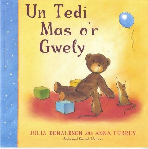 Stock image for Un Tedi Mas o'r Gwely/ One Ted Falls out of Bed for sale by WorldofBooks