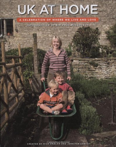 Imagen de archivo de UK At Home: A Celebration of Where We Live and Love a la venta por AwesomeBooks