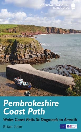 Imagen de archivo de Pembrokeshire Coast Path: National Trail Guide (National Trail Guides) a la venta por Goldstone Books
