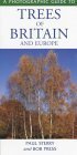 9781845170394: A Photographic Guide to Trees of Britain and Europe