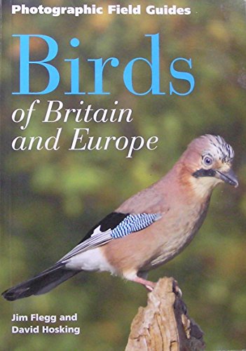 Imagen de archivo de Birds of Britain & Europe (Photographic Field Guide) a la venta por AwesomeBooks