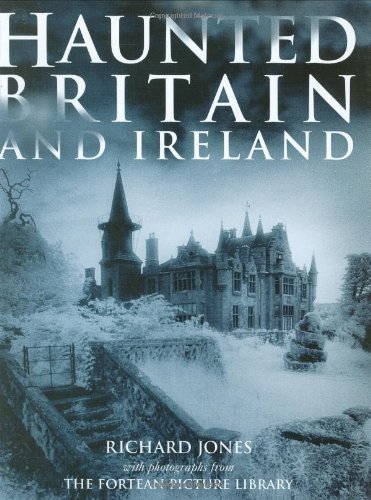 Imagen de archivo de Haunted Britain and Ireland a la venta por WorldofBooks