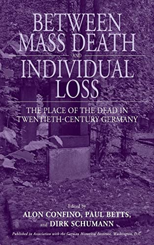 Imagen de archivo de Between Mass Death and Individual Loss The Place of the Dead in TwentiethCentury Germany Studies in German History, 7 a la venta por PBShop.store US