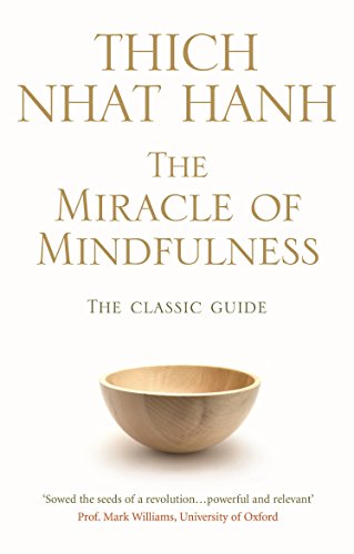 Imagen de archivo de The Miracle of Mindfulness: The Classic Guide to Meditation by the Worlds Most Revered Master by Thich Nhat Hanh (2008) Paperback (Classic Edition) a la venta por Goodwill San Antonio