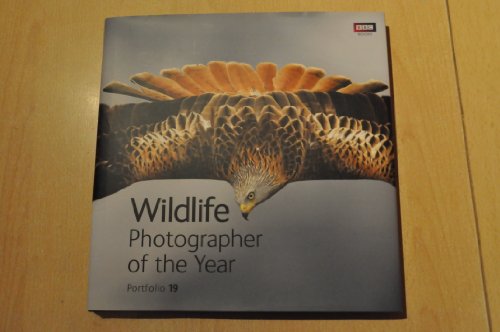 Imagen de archivo de Wildlife Photographer of the Year Portfolio 19 a la venta por WorldofBooks