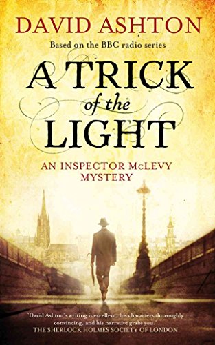 Beispielbild fr A Trick of the Light (Inspector McLevy 3): An Inspector McLevy Mystery (Mclevy Mysteries) zum Verkauf von WorldofBooks
