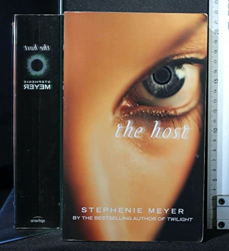 Imagen de archivo de The Host a la venta por AwesomeBooks