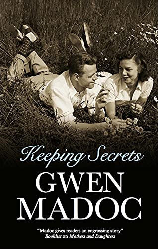 Imagen de archivo de Keeping Secrets a la venta por AwesomeBooks