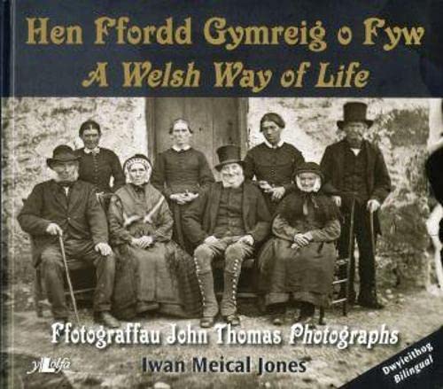 Beispielbild fr A Welsh Way of Life \ Hen Ffordd Cymreig o Fyw: Photographs \ Ffotograffau zum Verkauf von Books From California